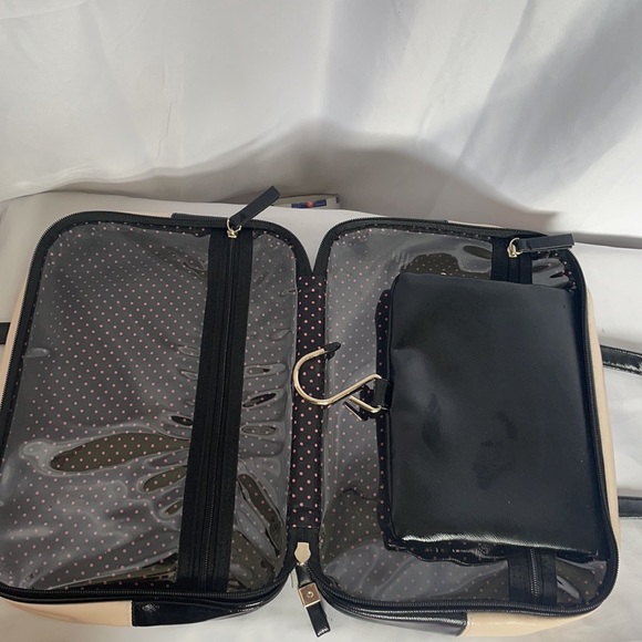 VICTORIA SECRET BLACK AND PINK MAKE UP BAG - Picture 6 of 6